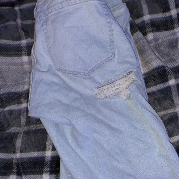 Ripped jeans with a 2 rips in the back and many in the front. Cute and trendy - Picture 2 of 3